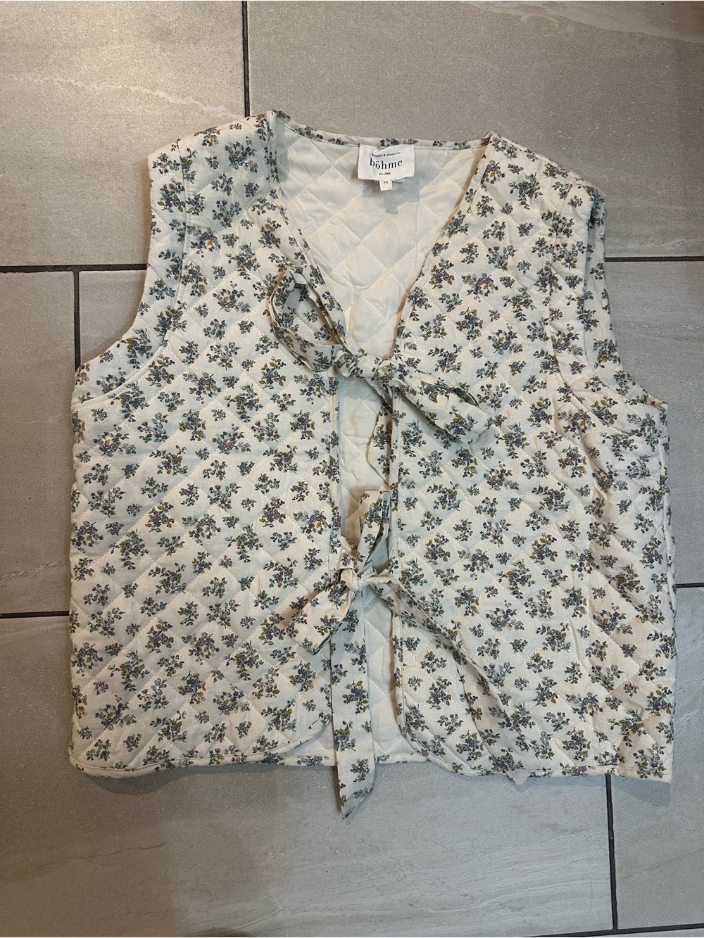bohme Cream Quilted Floral Tie-Front Vest with Blue Sprigs - Picture 3 of 4